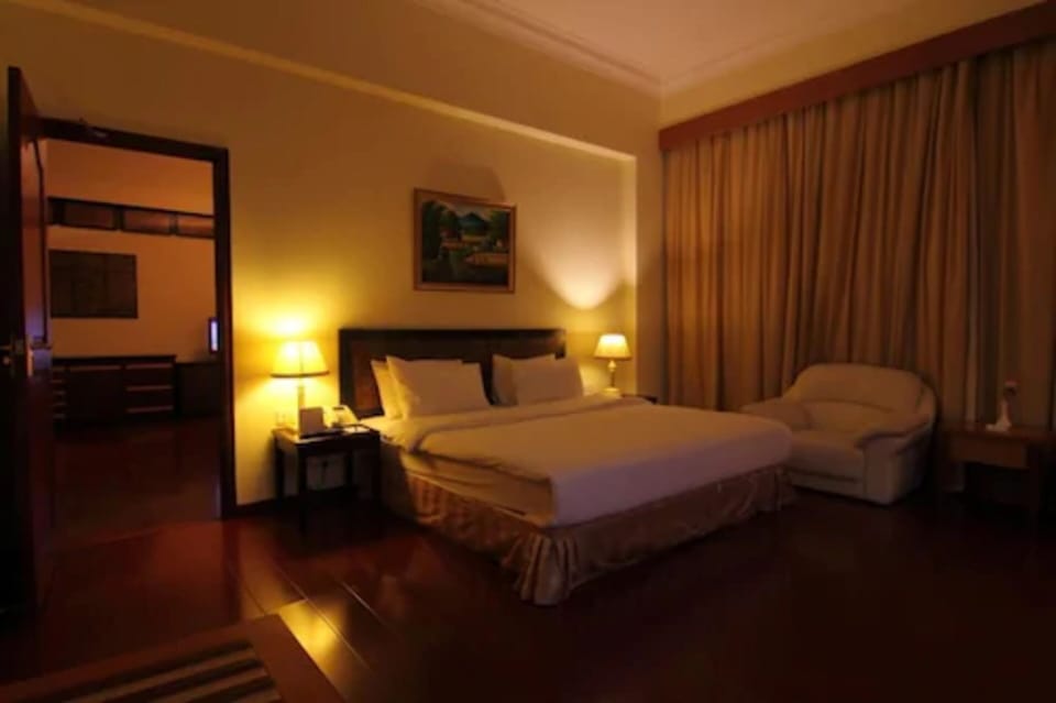 Suite | In-room safe, desk, blackout drapes, WiFi (free)