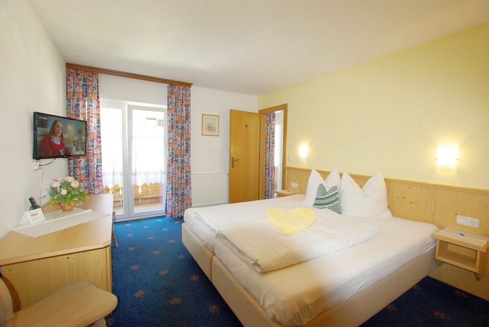 Double Room | Free WiFi, bed sheets