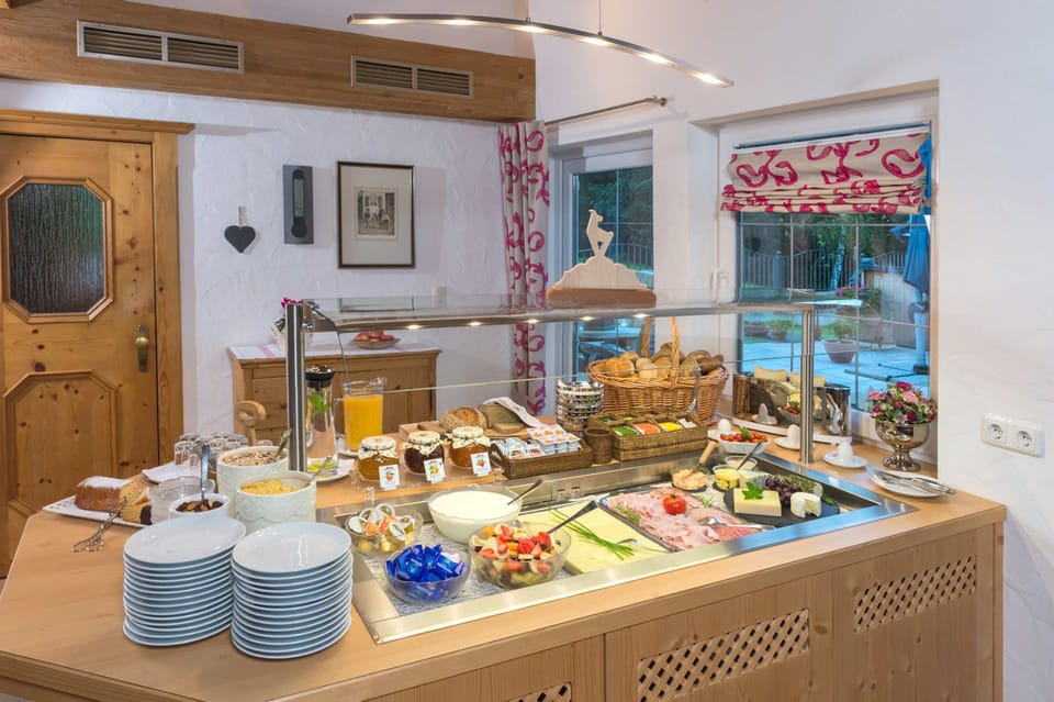 Daily buffet breakfast for a fee