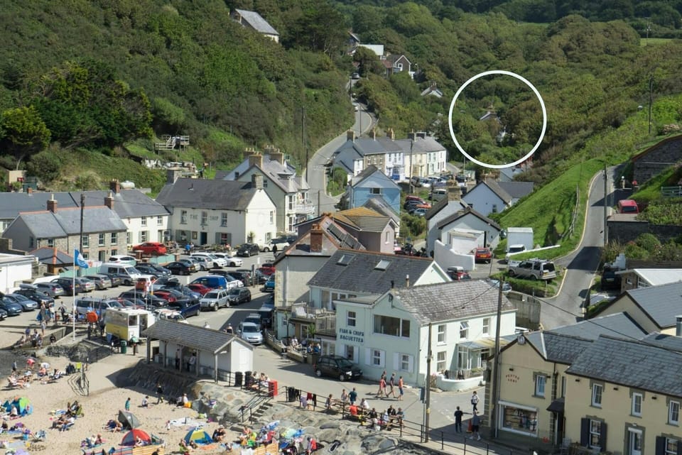 The location of Gervic Cottage in relation to the beach