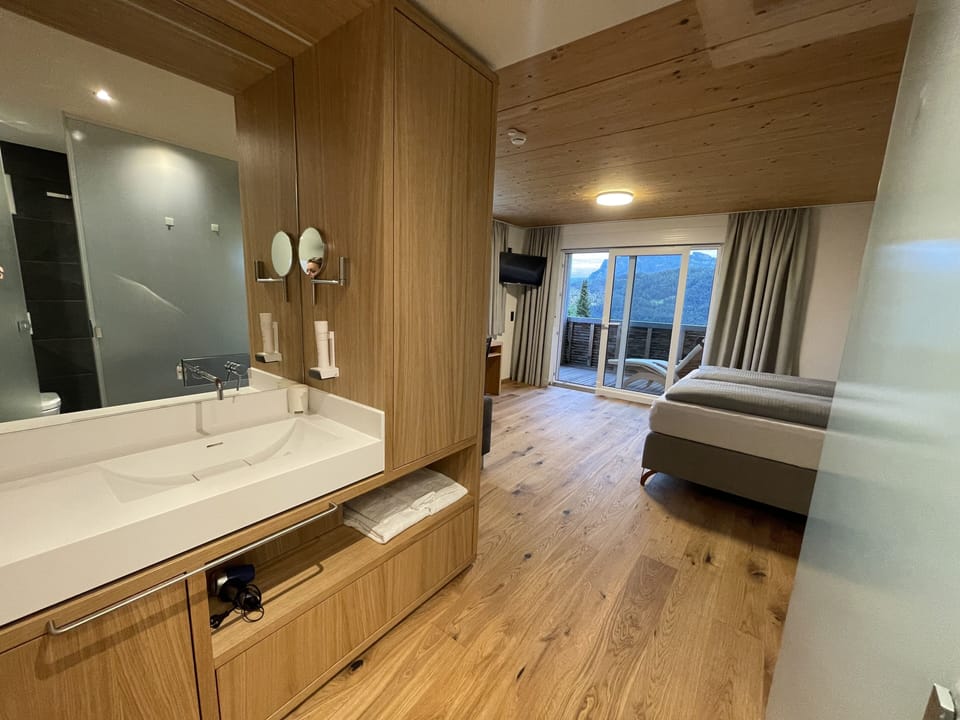 Business Double Room, 1 Bedroom, Balcony, Mountain View | Hypo-allergenic bedding, desk, laptop workspace, soundproofing