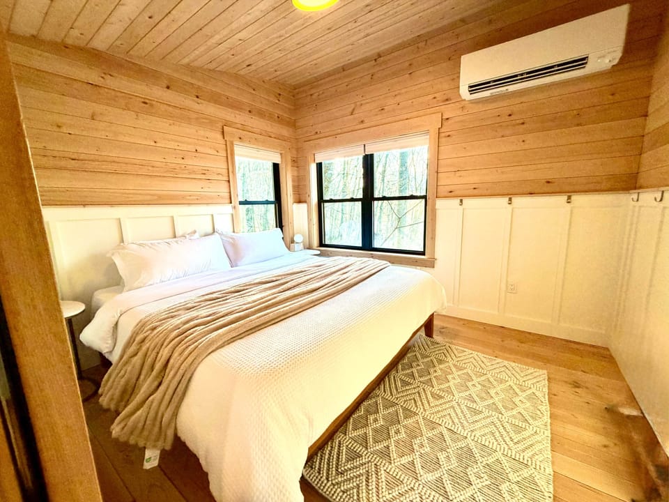 2nd floor bedroom 