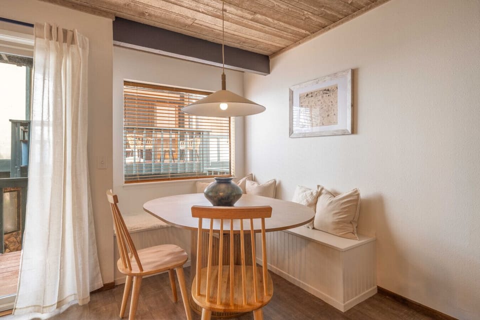 Dining nook