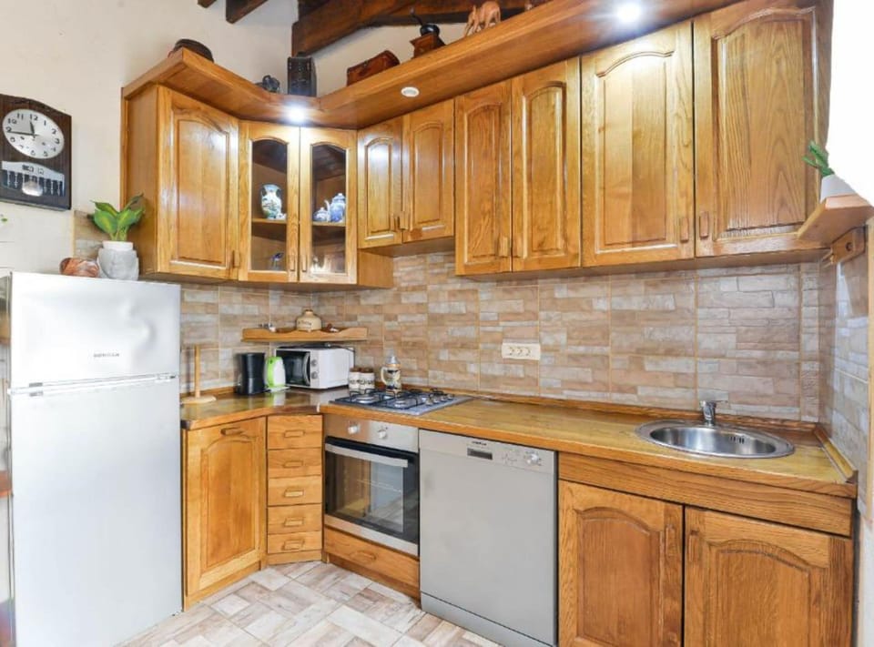 House (Three bedroom Holiday house with pool) | Private kitchen | Fridge