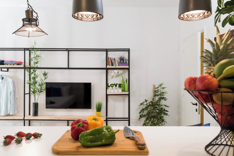Studio, 1 Double Bed, Kitchen | Living area | 38-inch Smart TV with cable channels, streaming services
