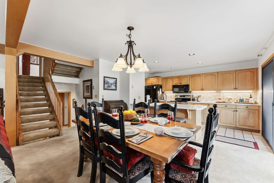 Dining area: Dining table with 6 chairs, adjacent to kitchen