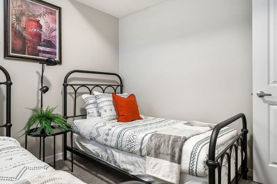 Second bedroom with two (x2) twin beds, a closet and room-darkening shades.