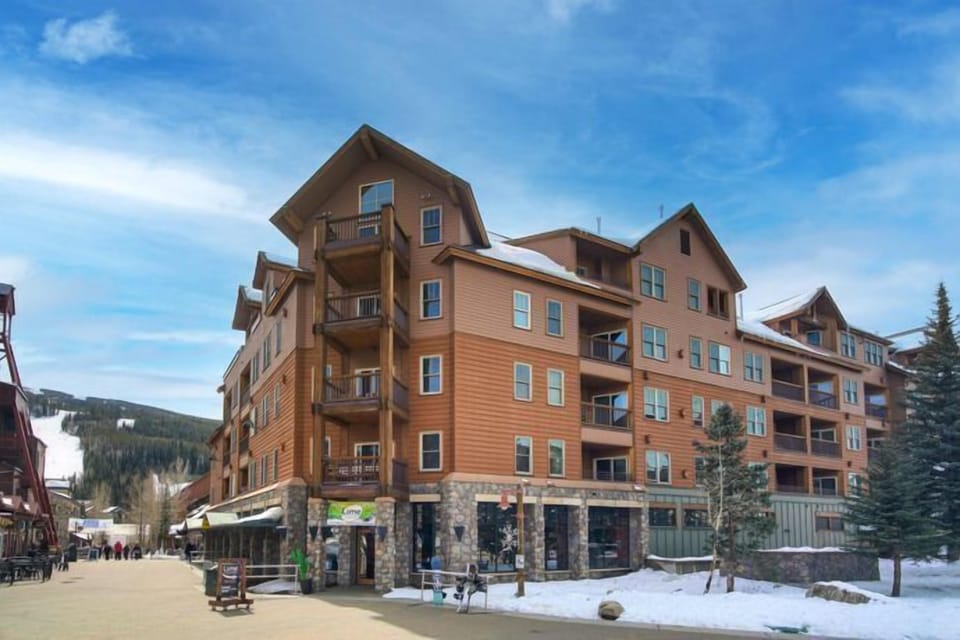 Buffalo Lodge in Keystone’s River Run Village offers mountain views and easy access to scenic trails for a perfect alpine retreat.