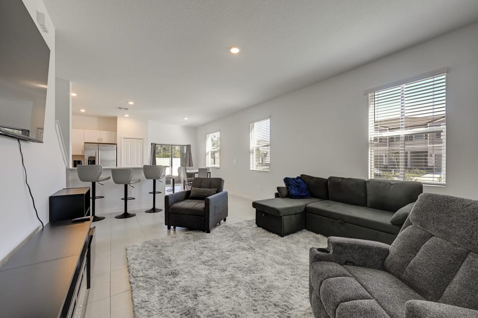 Living Room | 1st Floor | Smart TV | Free WiFi