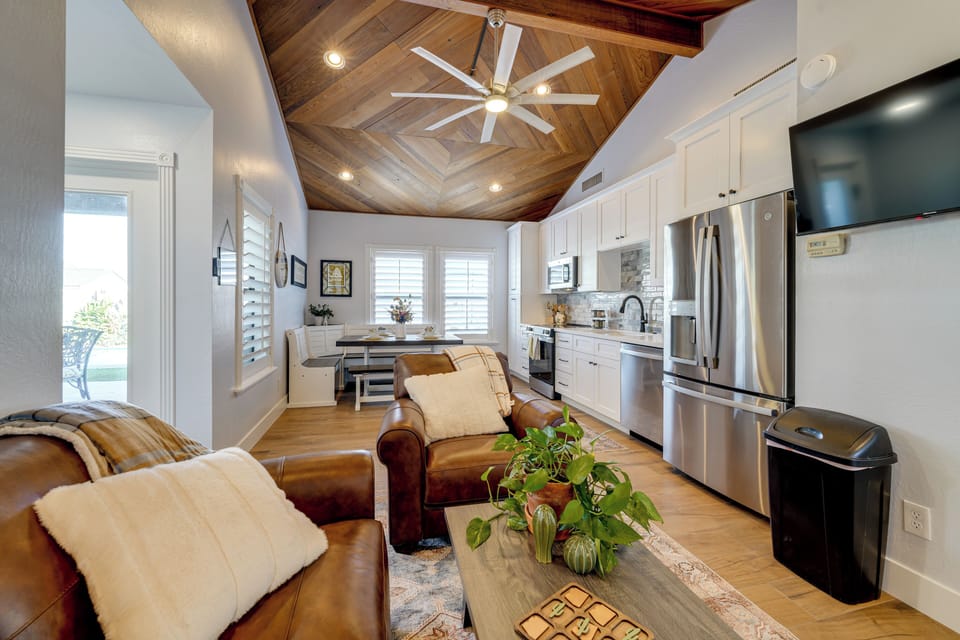Living Area | Smart TV