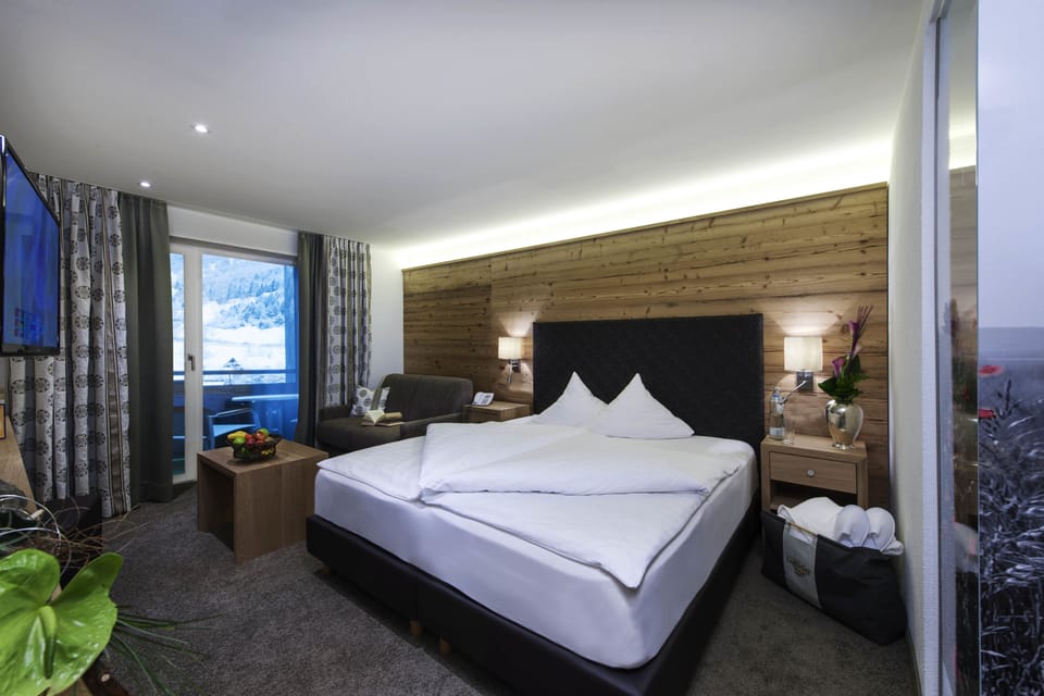 Double Room, Mountain View | Premium bedding, in-room safe, desk, soundproofing