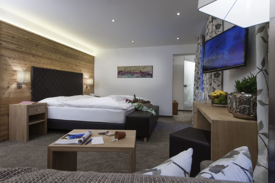 Family Room, Balcony, Mountain View | Premium bedding, in-room safe, desk, soundproofing