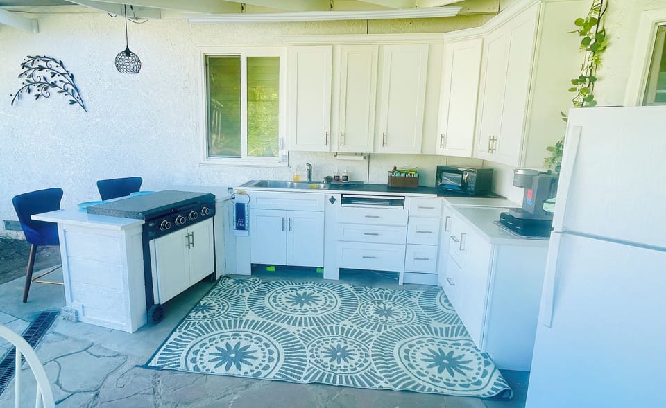  New built-in 36” propane griddle has quartz countertop & Teppanyaki bar seating