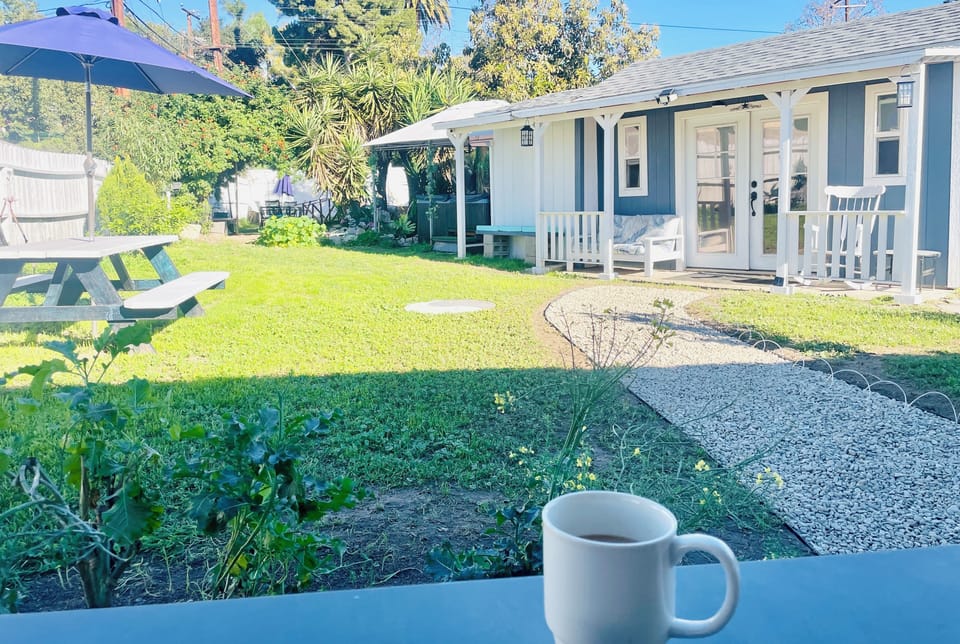 Enjoy coffee, tea & breakfast at the patio bar, watching birds in the courtyard