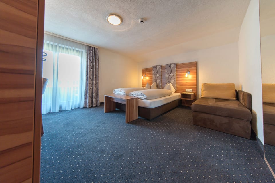 Double Room, Balcony, Mountain View | Desk, free WiFi, bed sheets