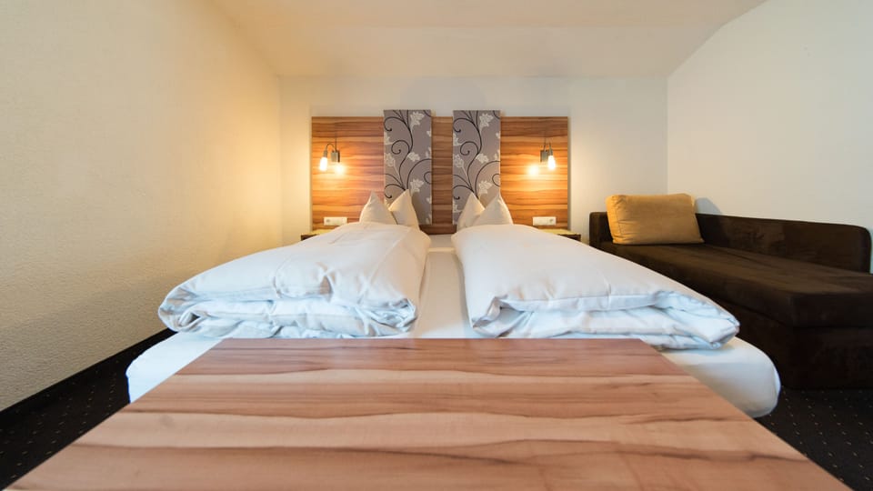 Double Room, Balcony, Mountain View | Desk, free WiFi, bed sheets