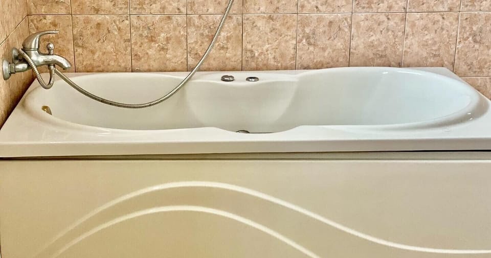 Luxury Studio Suite | Bathroom | Free toiletries, bidet, towels, soap