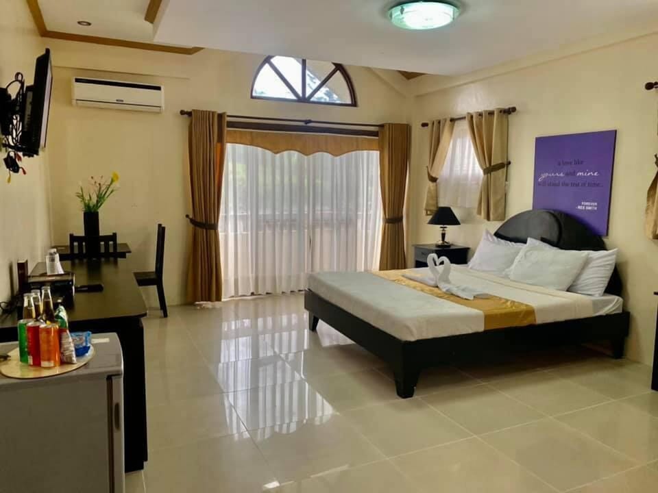 Luxury Studio Suite | Premium bedding, desk