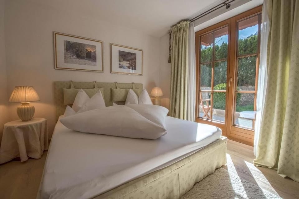 Double Room, Balcony, City View | In-room safe, soundproofing