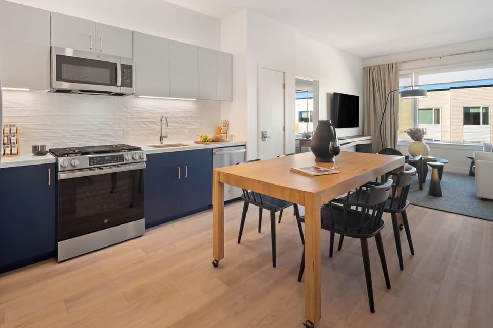 Luxury Apartment, 2 Bedrooms, Kitchen | Dining room