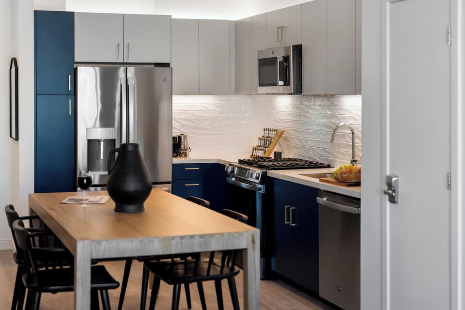Luxury Apartment, 2 Bedrooms, Kitchen | In-room dining