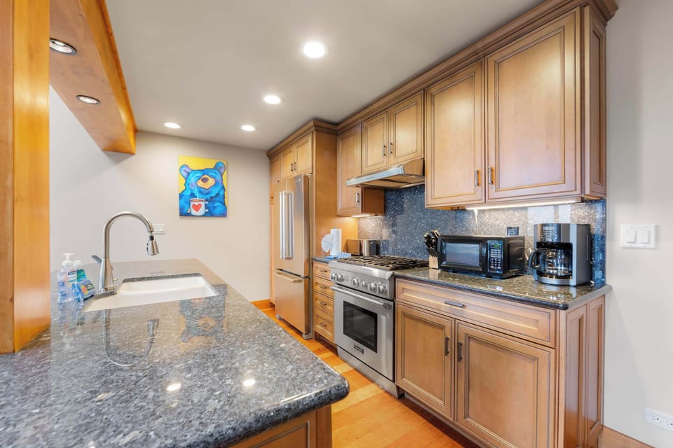 Condo, Multiple Beds, Balcony (Aspen Edge) | Private kitchen