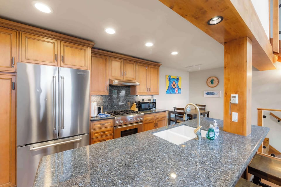 Condo, Multiple Beds, Balcony (Aspen Edge) | Private kitchen