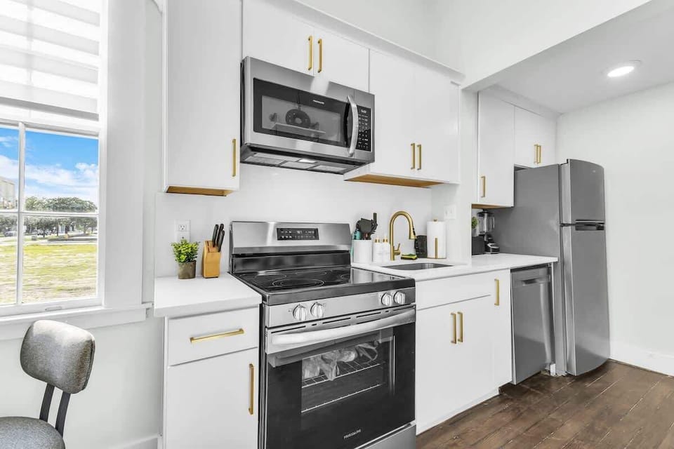 DUAL KITCHENS: Fully stocked second-floor kitchen with gold accents! Turn cooking into vacation luxury! Modern appliances, coffee mornings, wine nights. Book now! #DualKitchens #SavannahStay