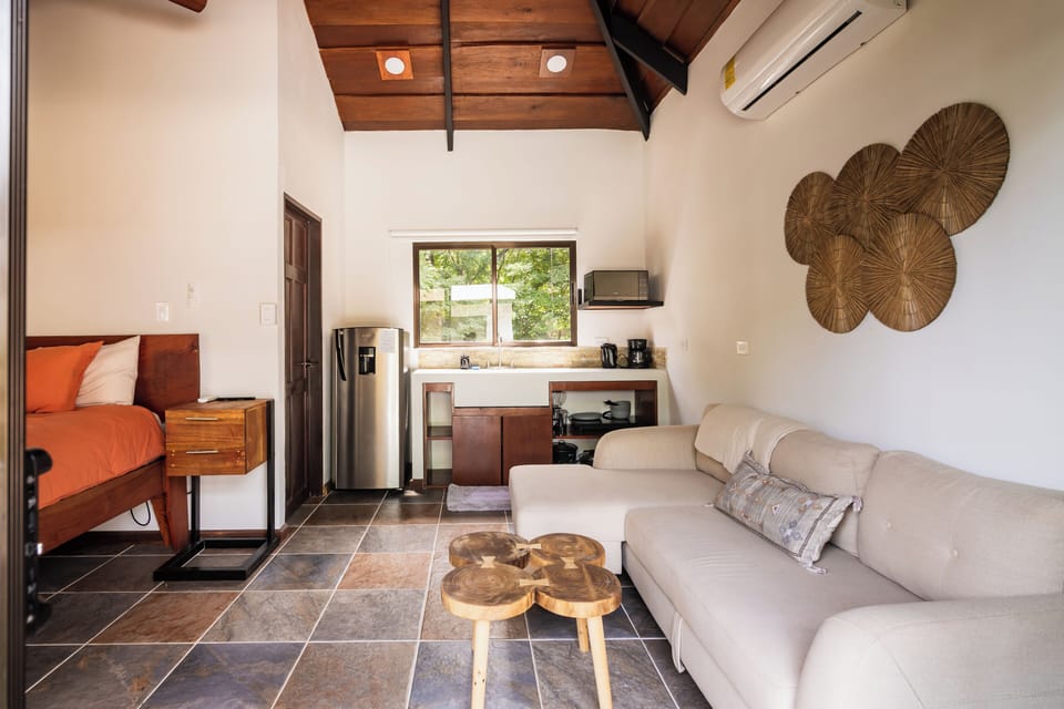 Studio Suite, Pool View | In-room safe, blackout drapes, free WiFi, bed sheets