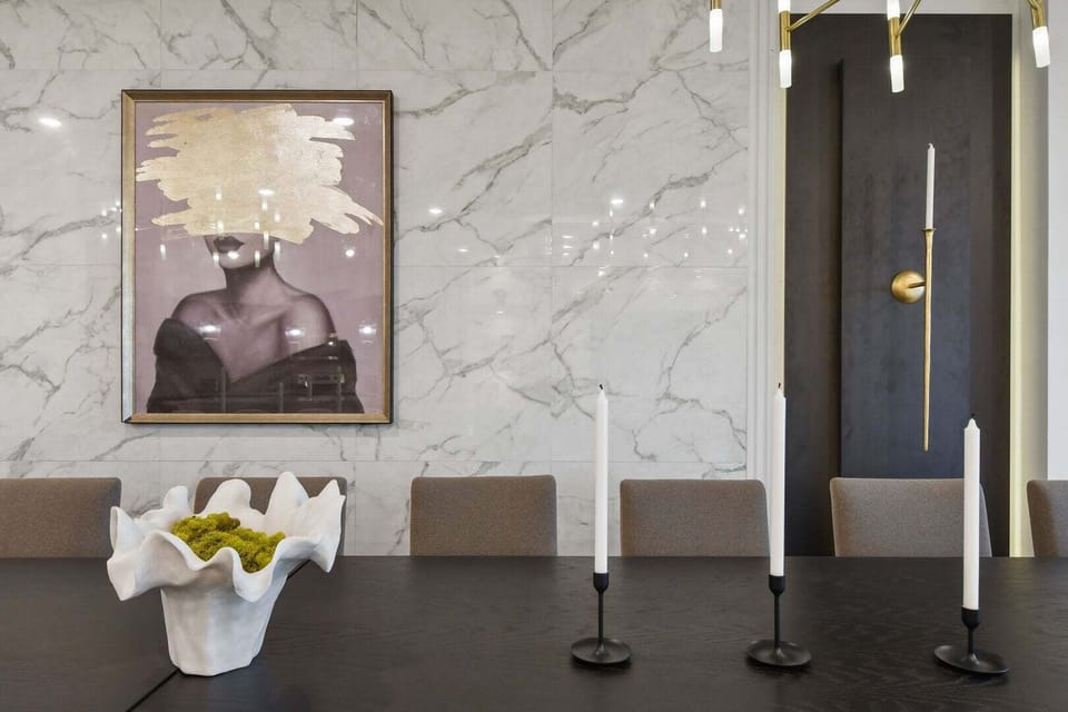 Carefully decorated spaces for elevated comfort and a refined stay.