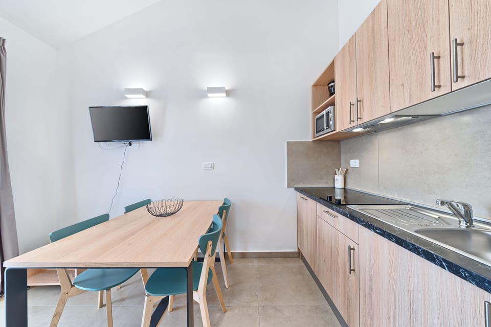 Fridge, microwave, stovetop, electric kettle