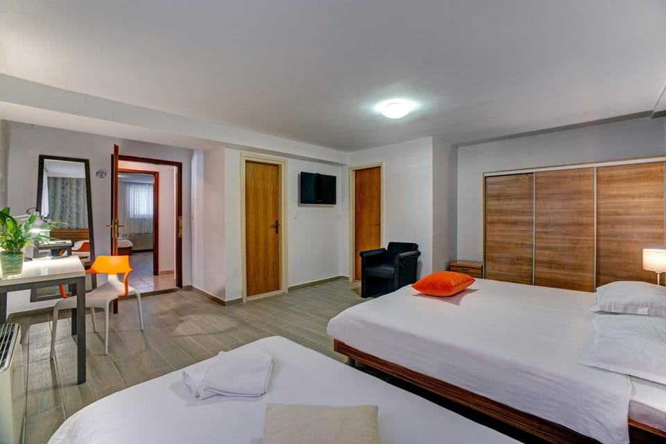 In-room safe, desk, free WiFi, bed sheets