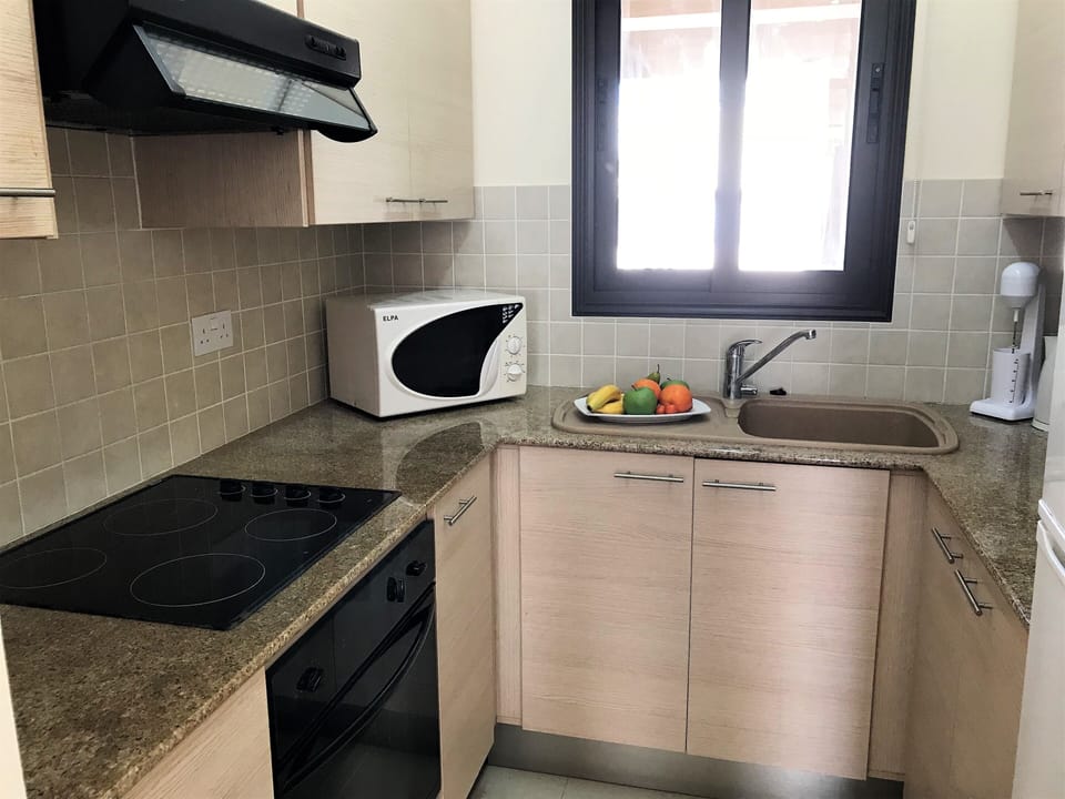 Standard Apartment, 2 Bedrooms | Private kitchen | Fridge, microwave, oven, stovetop