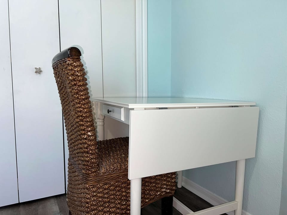 Laptop friendly workspace for your work while play needs.