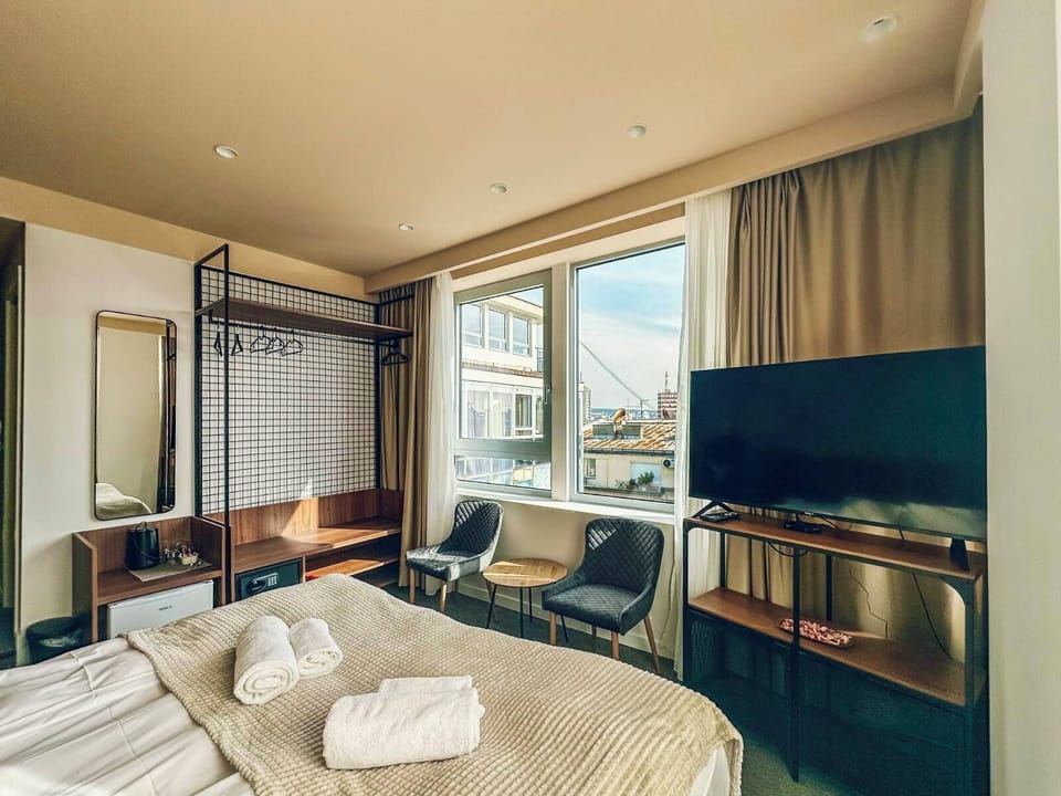 Superior Double or Twin Room, City View | Bathroom | Hair dryer, bidet, towels, toilet paper