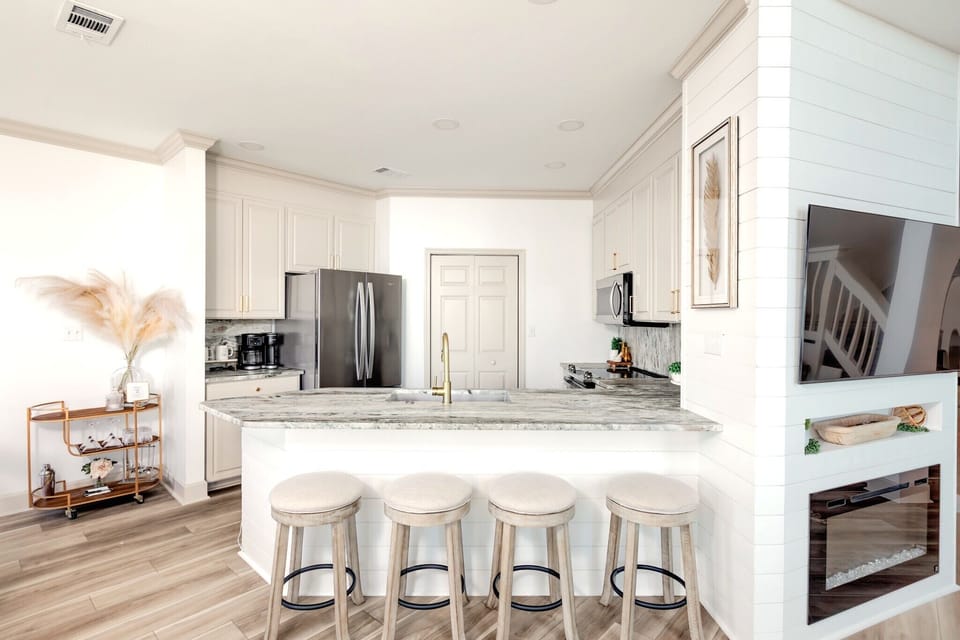 Additional seating at the bar perfect for entertaining.
