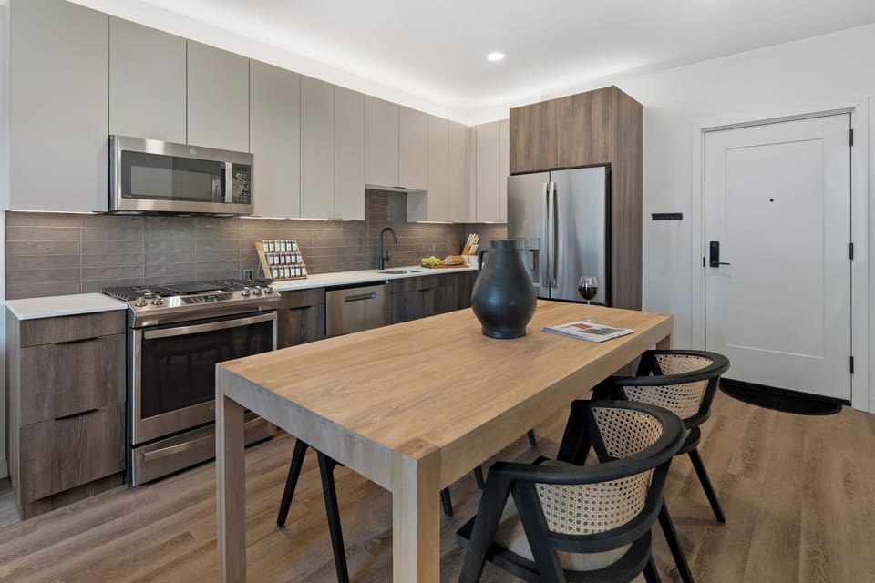 Luxury Apartment, 1 Bedroom, Kitchen | In-room dining