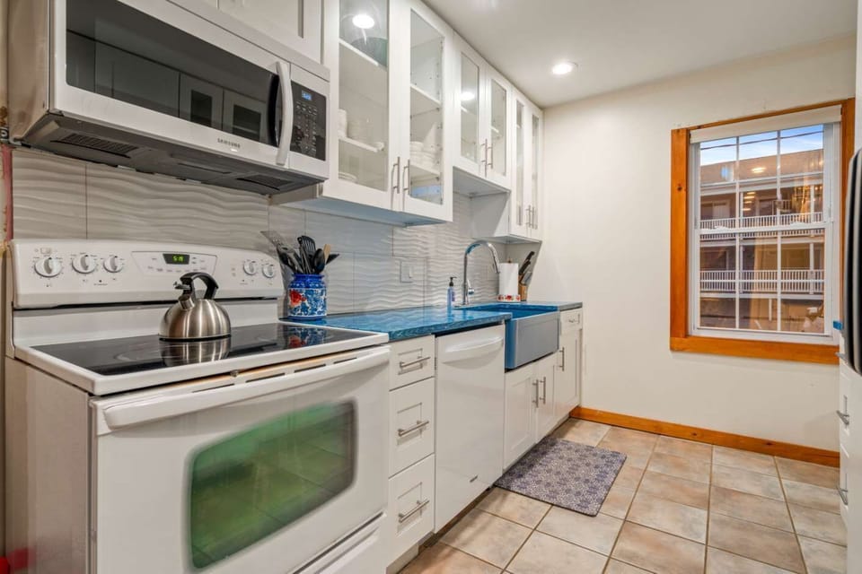 House, Multiple Beds, Kitchen, Ocean View (Danemead Cottage) | Private kitchen