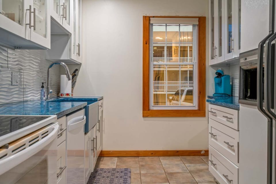 House, Multiple Beds, Kitchen, Ocean View (Danemead Cottage) | Private kitchen