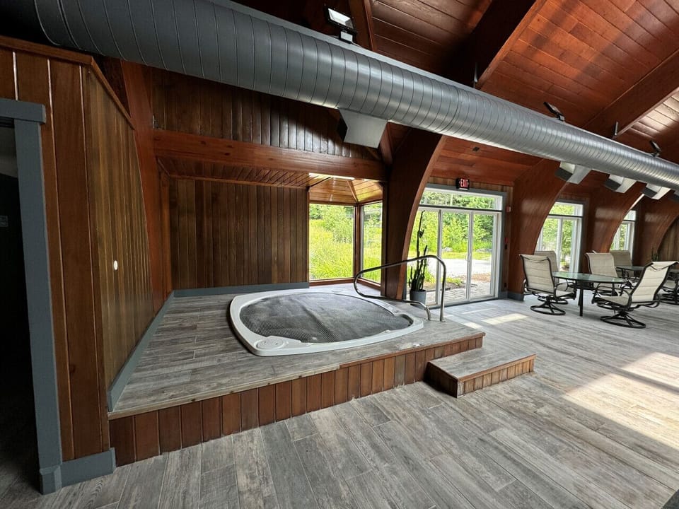 Clubhouse Access- Ho tub area