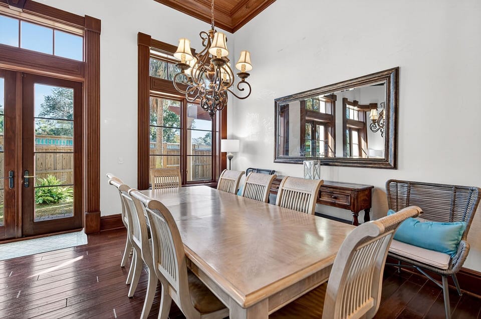 Beach Byus - Miramar Beach - Dining Room
