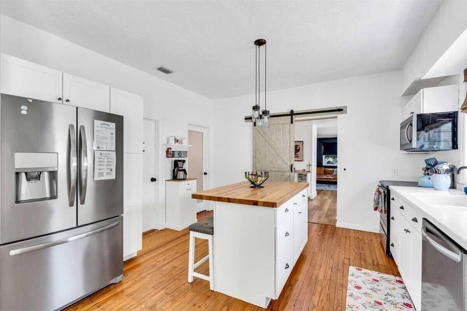Full view of the kitchen