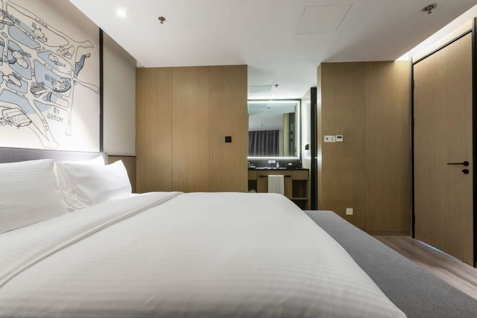 Executive Studio Suite | In-room safe, blackout drapes, soundproofing, WiFi (free)