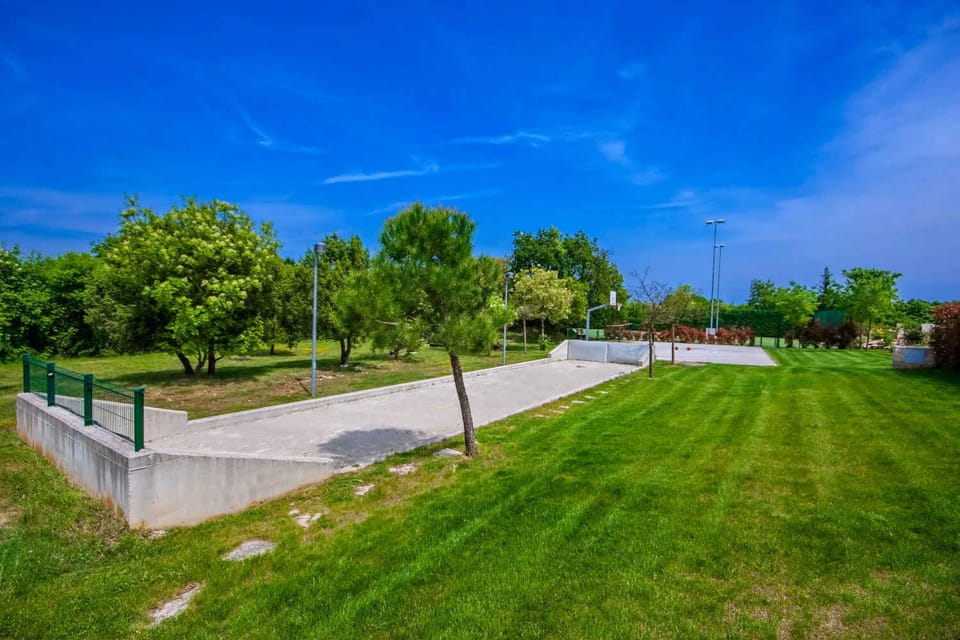 Sport court