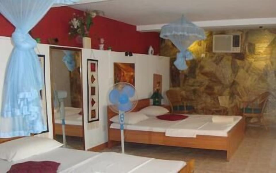 Deluxe Triple Room, 1 Bedroom, Accessible, Non Smoking | 1 bedroom, minibar, in-room safe, desk