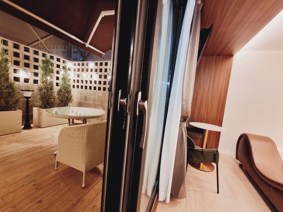 Signature Room | Terrace/patio