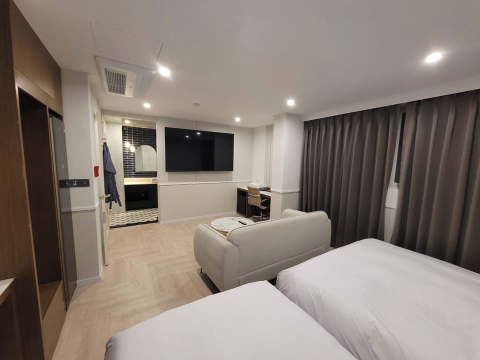 Grand Twin Room | Free WiFi