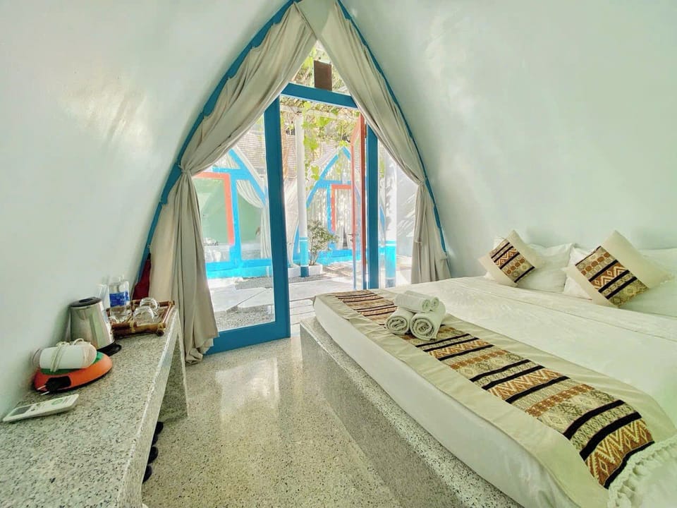 Standard Double Room, Partial Lake View | WiFi (free), bed sheets