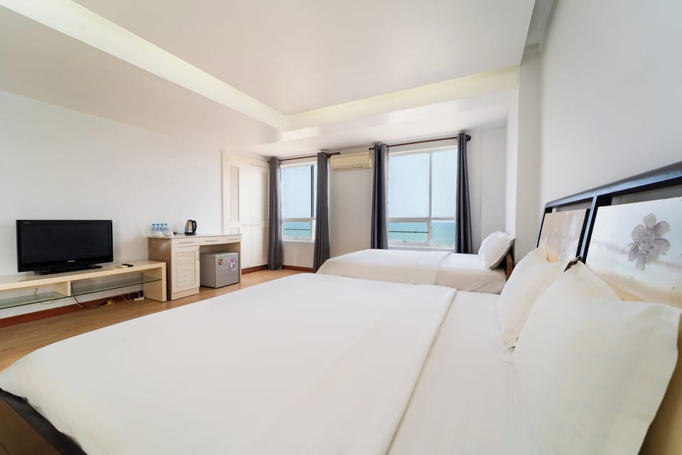 Family Suite | Desk, free WiFi, bed sheets