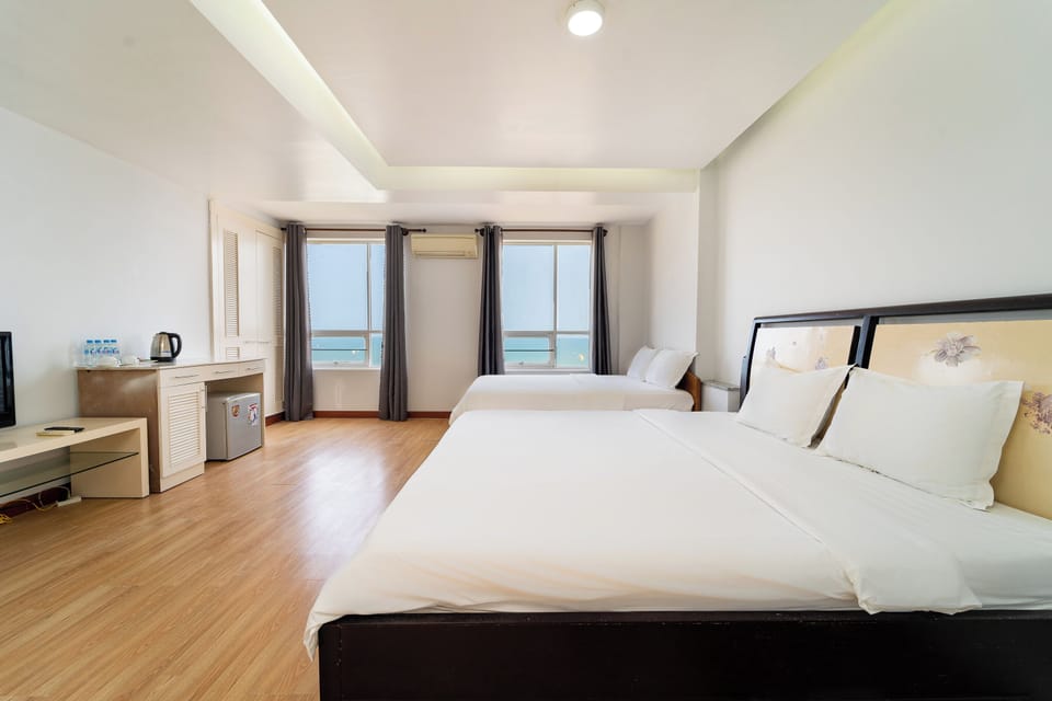 Family Suite | Desk, free WiFi, bed sheets